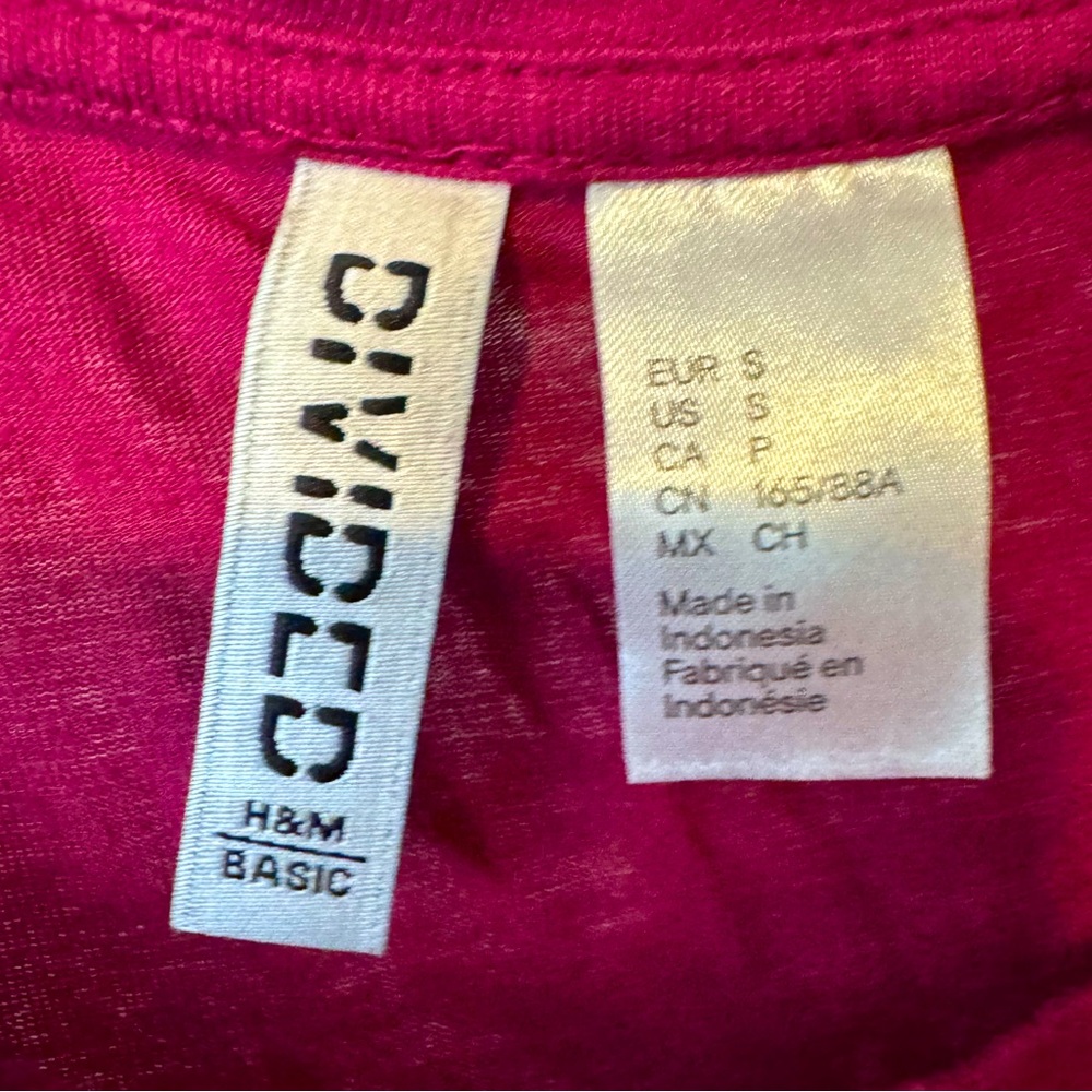 🍀5/$15🍀 Divided H&M Basic Top Size Small - Picture 2 of 4